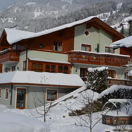 Sandra アパート ドルフガシュタイン